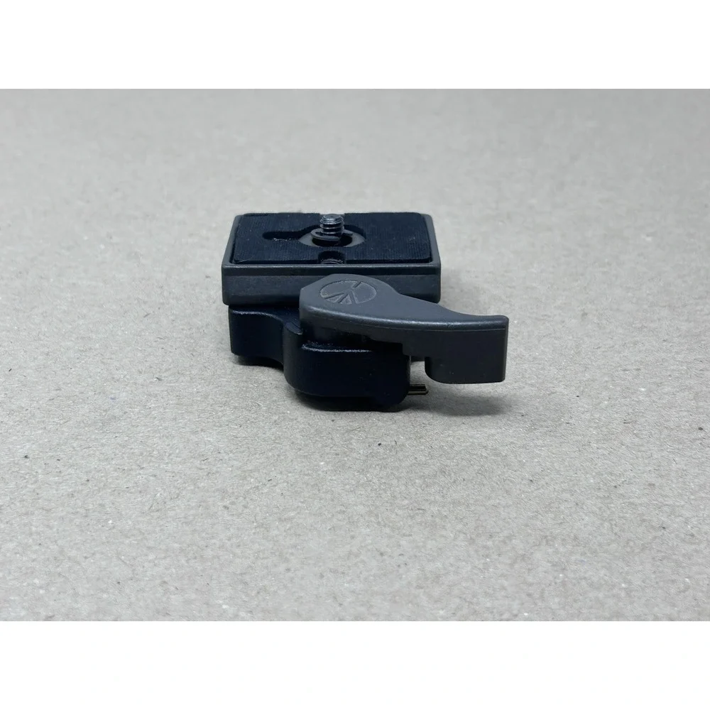 Manfrotto 323 RC2 System Quick Release Adapter with Plate